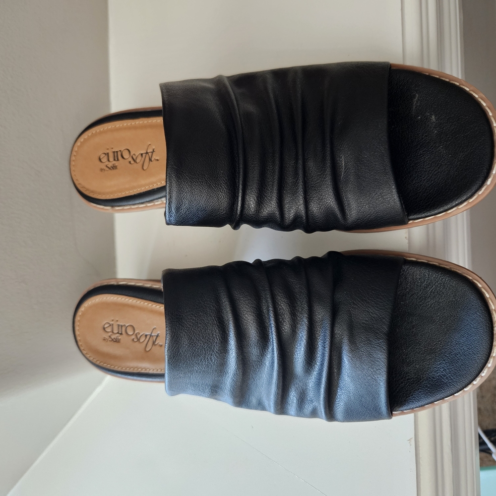 Black Minimalist Leather Sandals with Ruched Design
